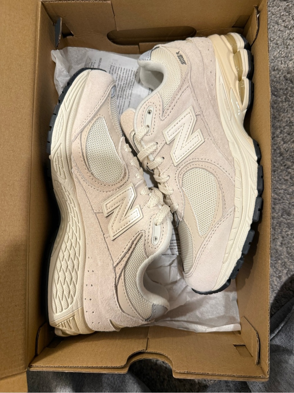 New Balance 2002R Beige/Gray Sneaker Box